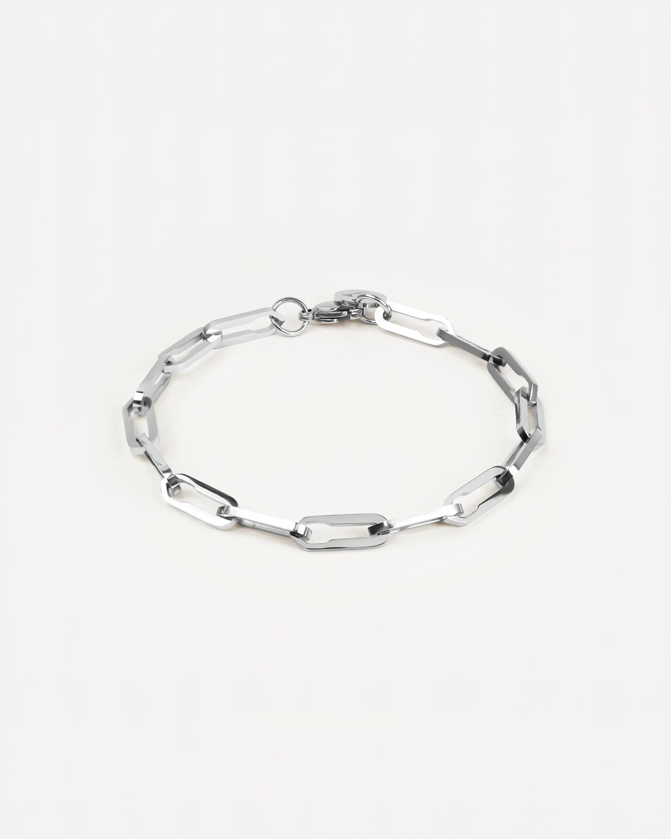 Komplettansicht des Forma Aeterna Armbands in Silber aus 316L-Edelstahl mit elegantem Anhänger.