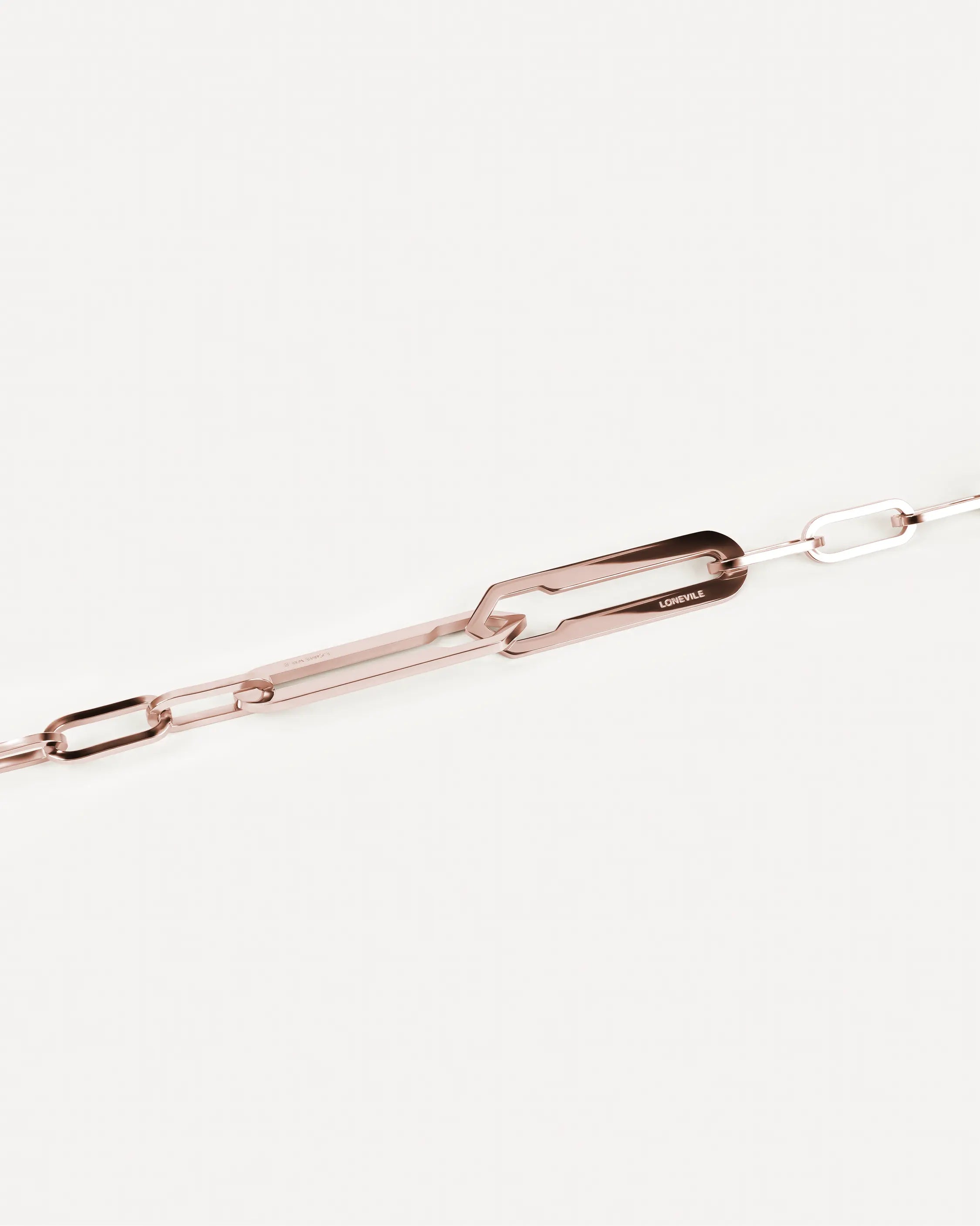 Roségoldene Forma Nexus Halskette aus 316L-Edelstahl, Nahaufnahme von den verketteten Lamea Links.